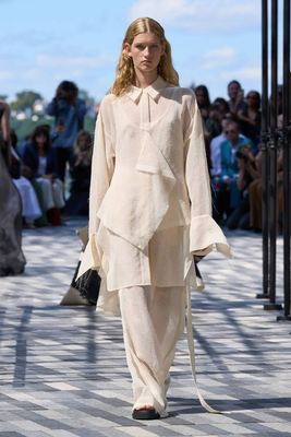 Fluffy texture Polyester Yarn Fabric 87GSM Comfortable Soft Shirt Fabric