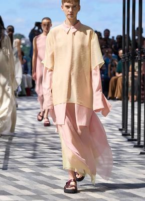 Fluffy texture Polyester Yarn Fabric 87GSM Comfortable Soft Shirt Fabric