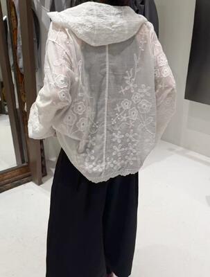 80% cotton, 20% Tencel, spring and summer bestseller, breathable and moisture absorbing ™ Cotton jacquard hooded sunscreen jacket