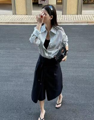 Spring and summer hot casual fashion 100% pure cotton navy blue and white architectural style pleated striped shirt