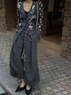 97% polyester and 3% spandex high-quality blended material, fashionable knit plaid printed cardigan