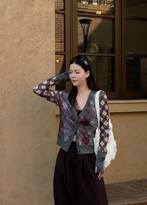 Fashionable Plaid Print Knit Cardigan with High-Quality 97% Polyester 3% Spandex Blended Material
