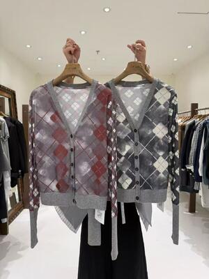 97% polyester and 3% spandex high-quality blended material, fashionable knit plaid printed cardigan