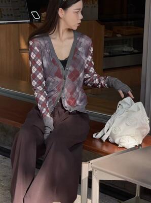 97% polyester and 3% spandex high-quality blended material, fashionable knit plaid printed cardigan