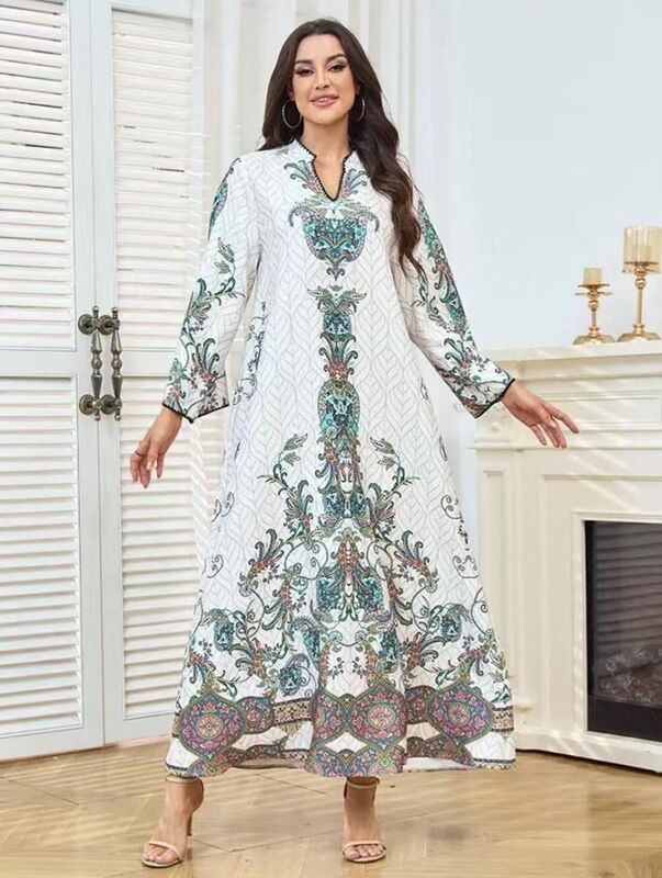 MT533   Middle Eastern Modest Wear Bohemian Floral Totem V-Neck Abaya